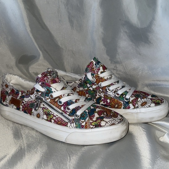 BF by Blowfish Malibu Maggi Daisy Floral Sneakers Multicolor Coquette Canvas 8.5 - Picture 3 of 13